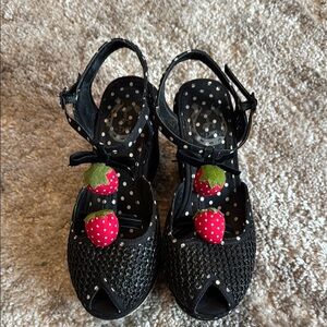 🍍 Miss L Fire Vintage Womens Shoes Black Wedge Heel Strawberries Peep Toe Sz 35🍍
